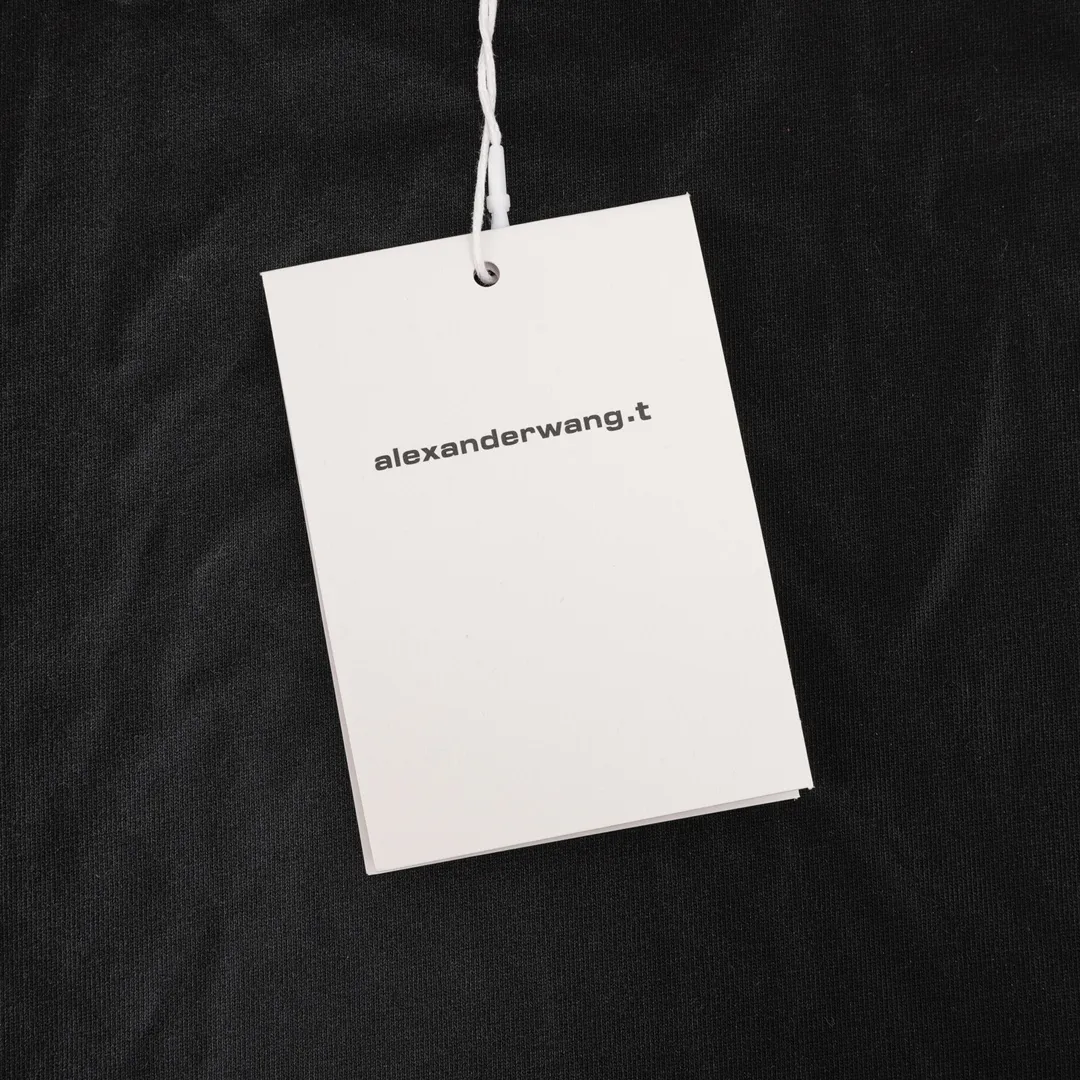 Alexander Wang LOGO T ， ， ， ， ， ， ， OS 2 3 Size Oversize， 。 32s ，26s 。 ， 。 ， 。 Size：S-L